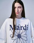 Load image into Gallery viewer, Mardi swearshirt flower white navy
